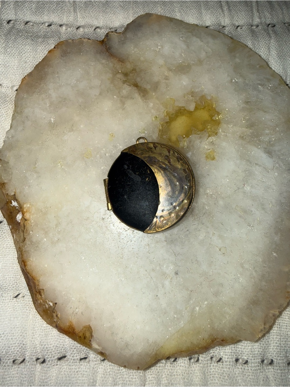 Locket - Picture 2 of 3